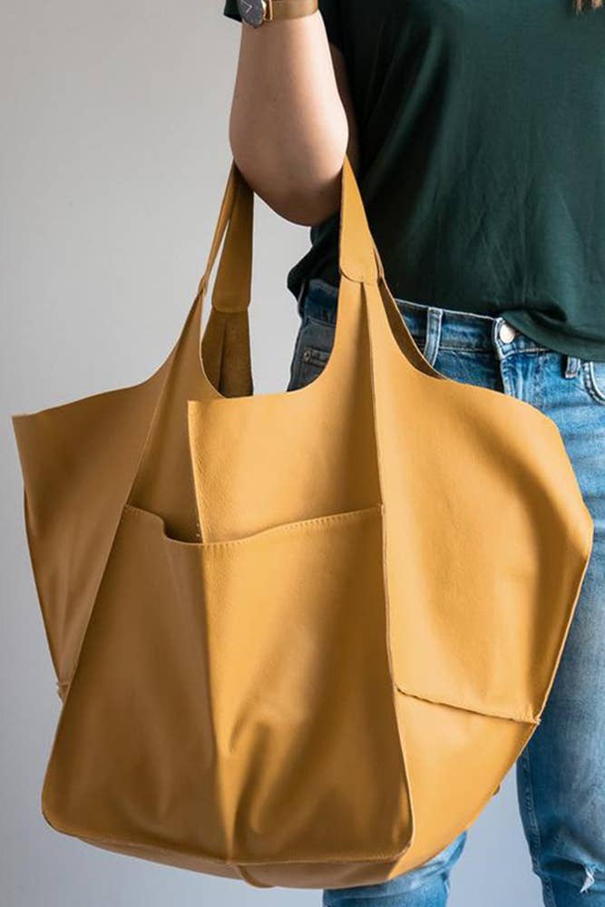 Large Capacity Tote Bag: Brown vegan leather